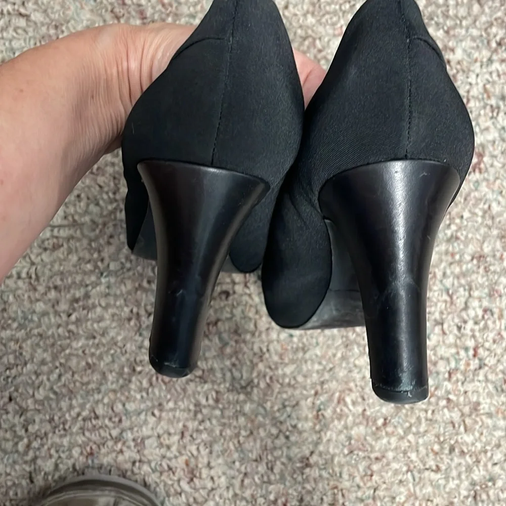 Eileen fisher elastic top heels with cut out - Picture 5 of 8